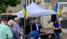 Der ukrainische Gneralkonsul spricht bei der 75. Friedenskundgebung in Darmstadt