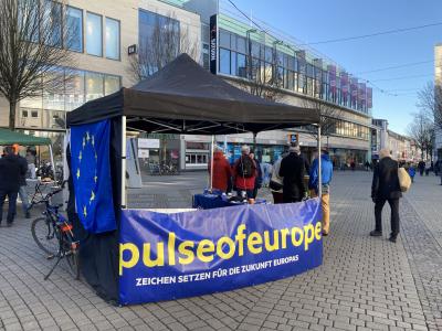 PoE Darmstadt mit Infostand auf dem Ludwigsplatz